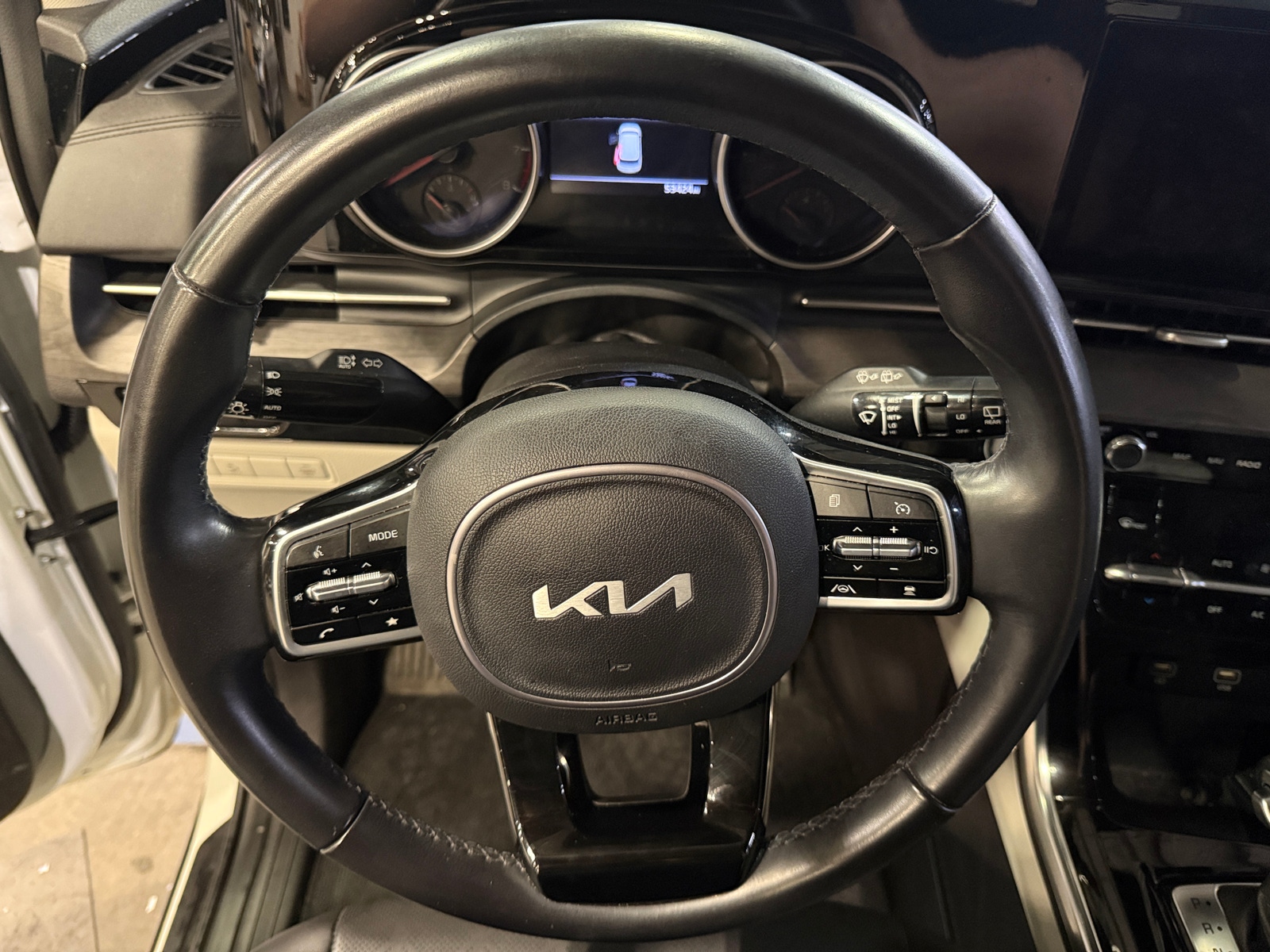 Thumbnail: 2023 Kia Carnival - 4