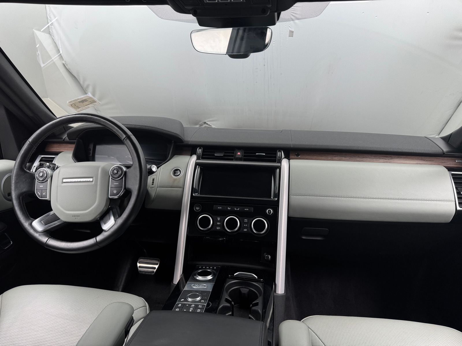 Thumbnail: 2018 Land Rover Discovery - 2