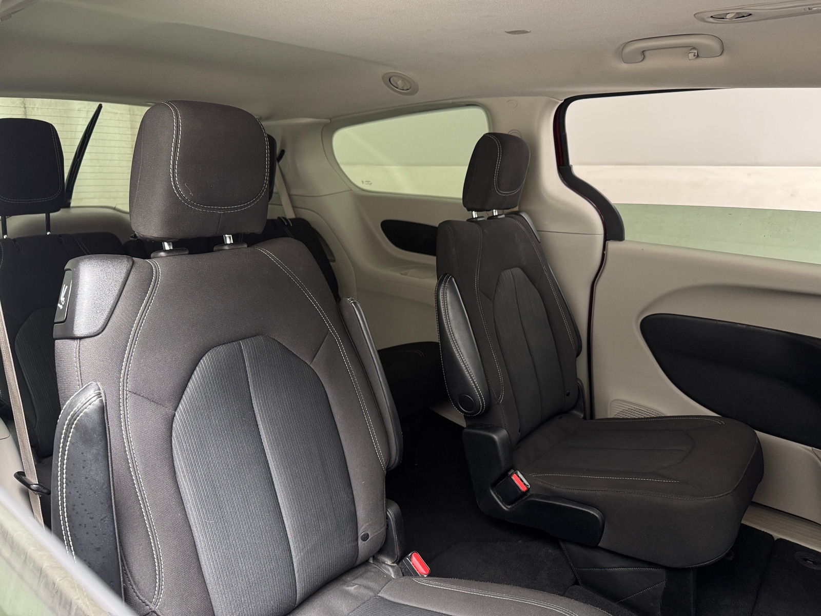 Thumbnail: 2023 Chrysler Voyager - 6