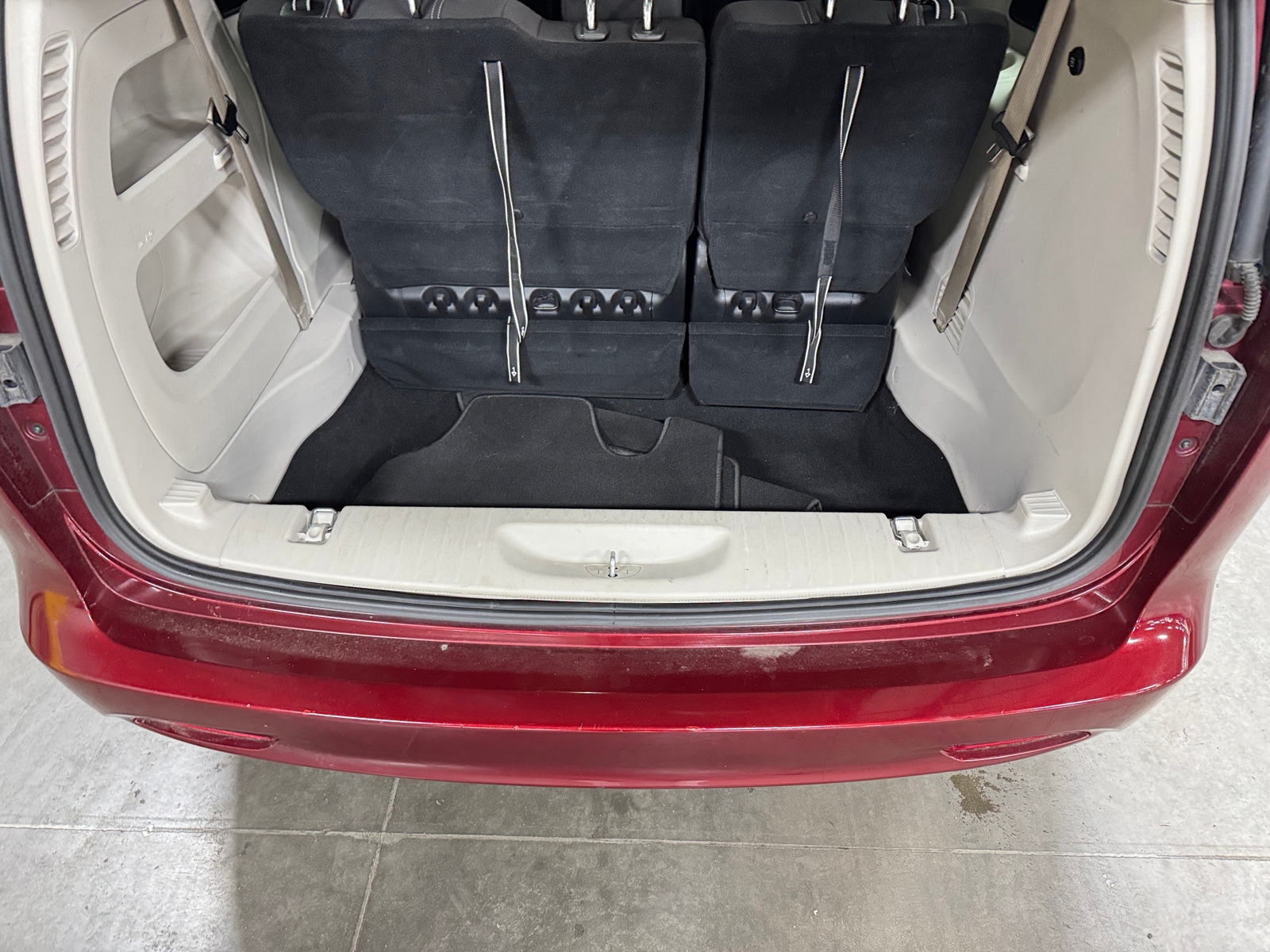 Thumbnail: 2023 Chrysler Voyager - 7