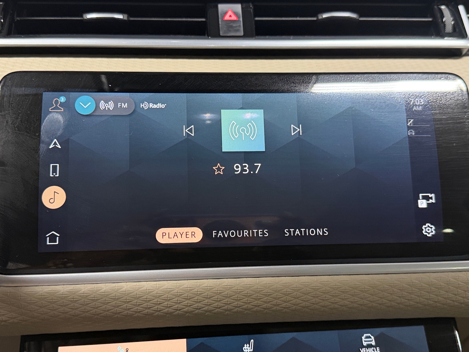 Thumbnail: 2023 Land Rover Range Rover Velar - 3