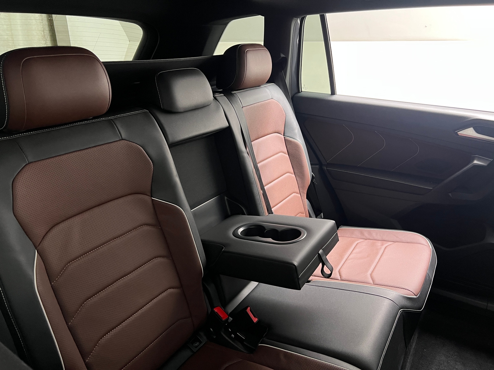 Thumbnail: 2022 Volkswagen Tiguan - 5