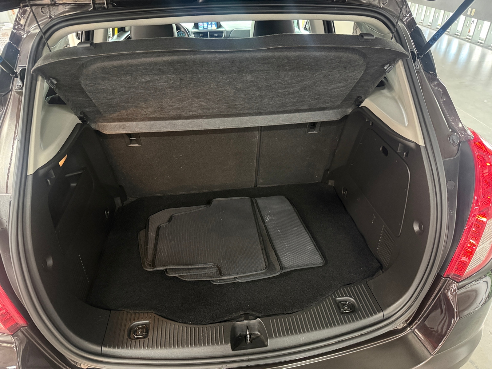 Thumbnail: 2016 Buick Encore - 6