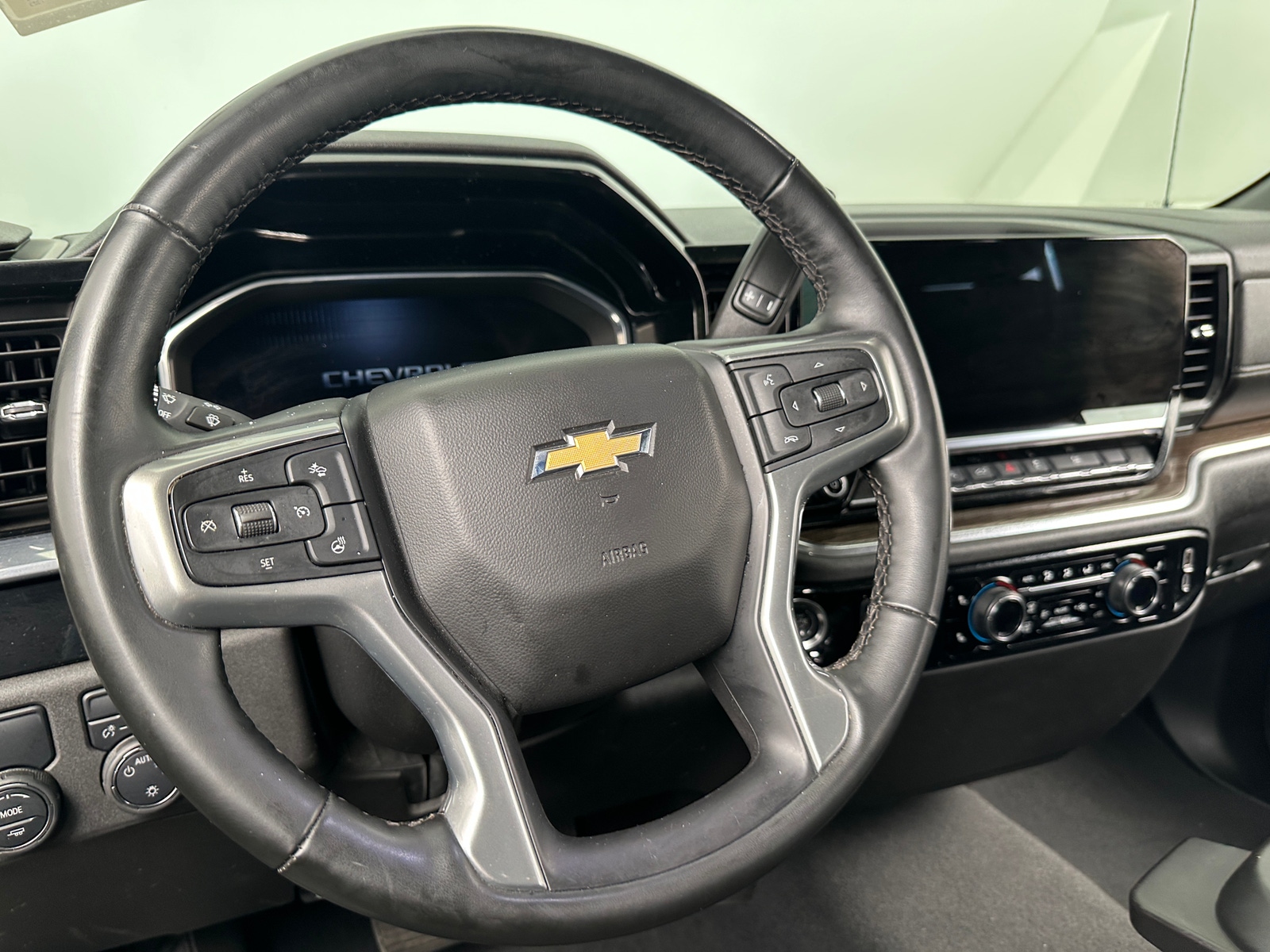 Thumbnail: 2025 Chevrolet Silverado 1500 - 5