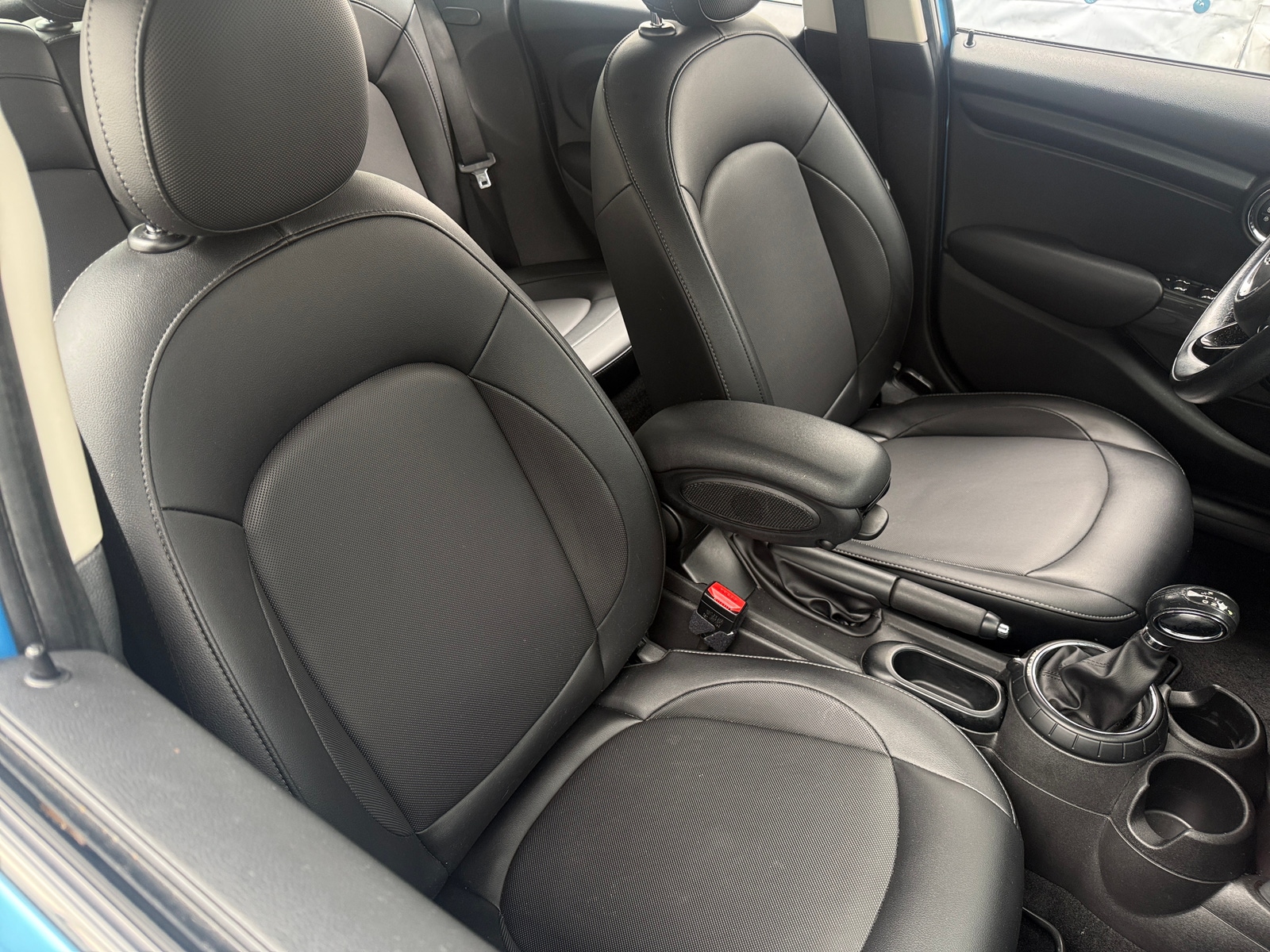 Thumbnail: 2016 MINI Cooper Hardtop - 2
