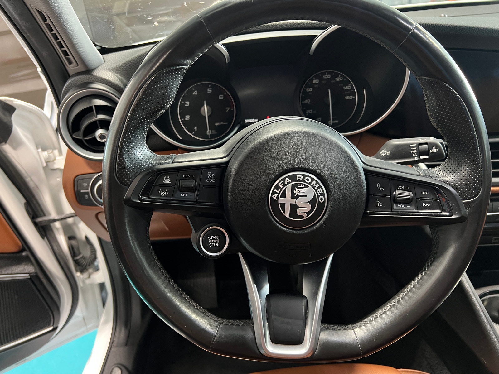 Thumbnail: 2021 Alfa Romeo Giulia - 4