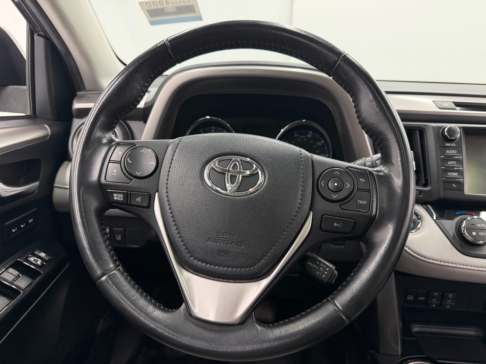 Thumbnail: 2018 Toyota RAV4 - 4