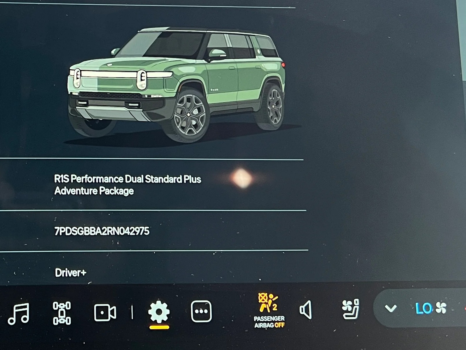 Thumbnail: 2024 Rivian R1S - 3
