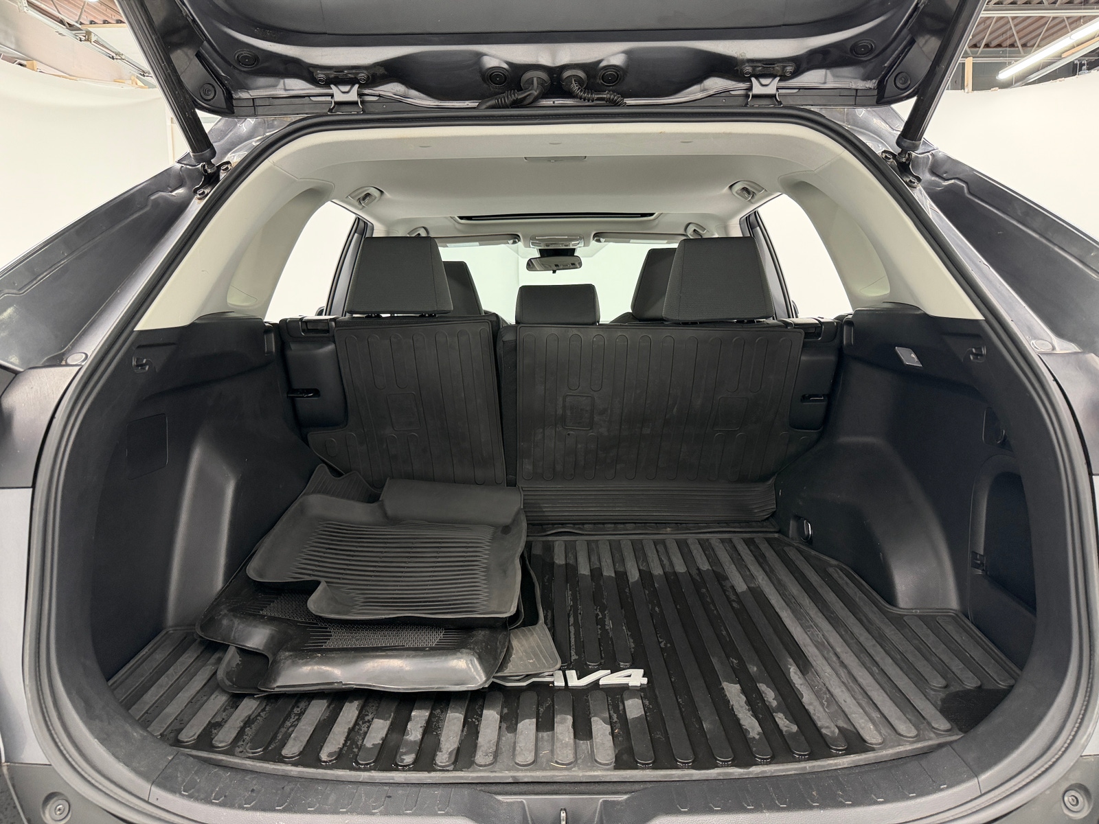 Thumbnail: 2021 Toyota RAV4 - 7