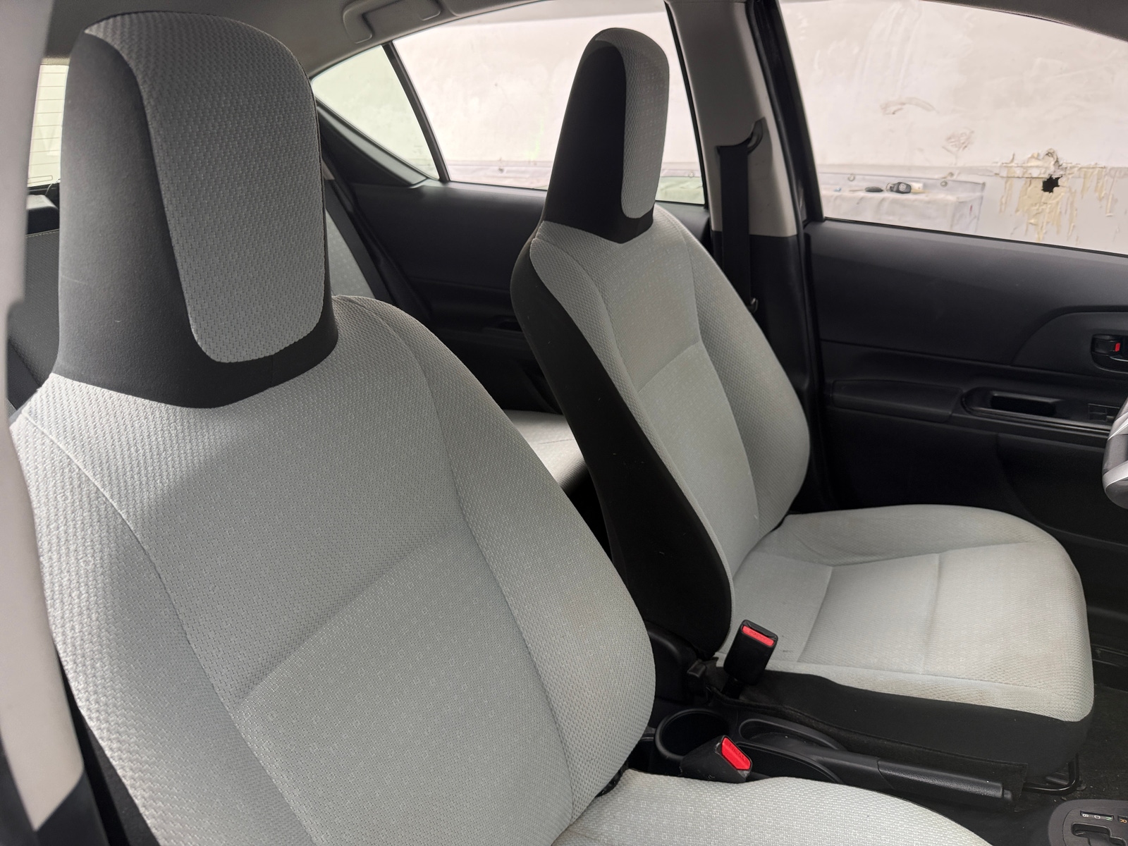 Thumbnail: 2015 Toyota Prius c - 2