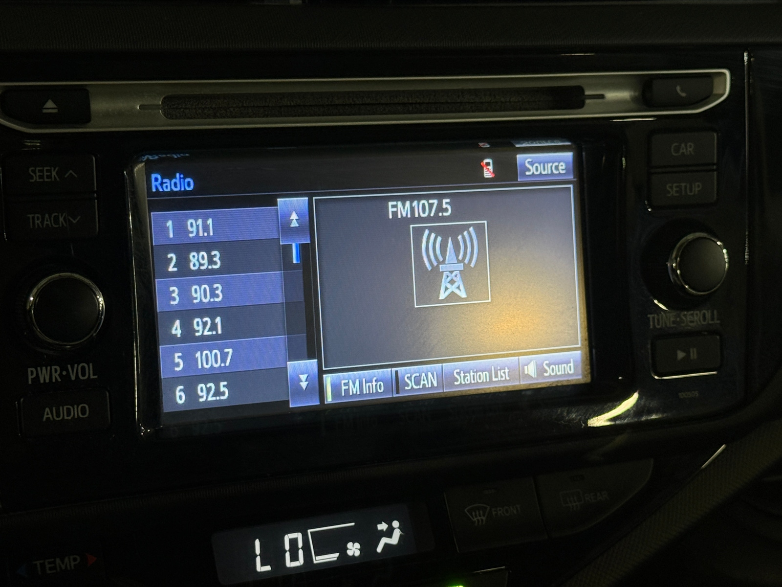 Thumbnail: 2015 Toyota Prius c - 4