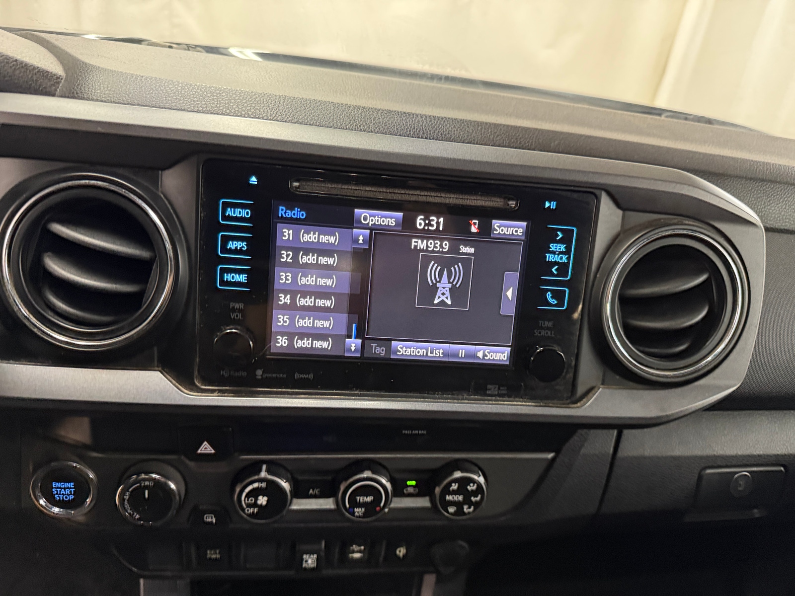 Thumbnail: 2019 Toyota Tacoma - 4