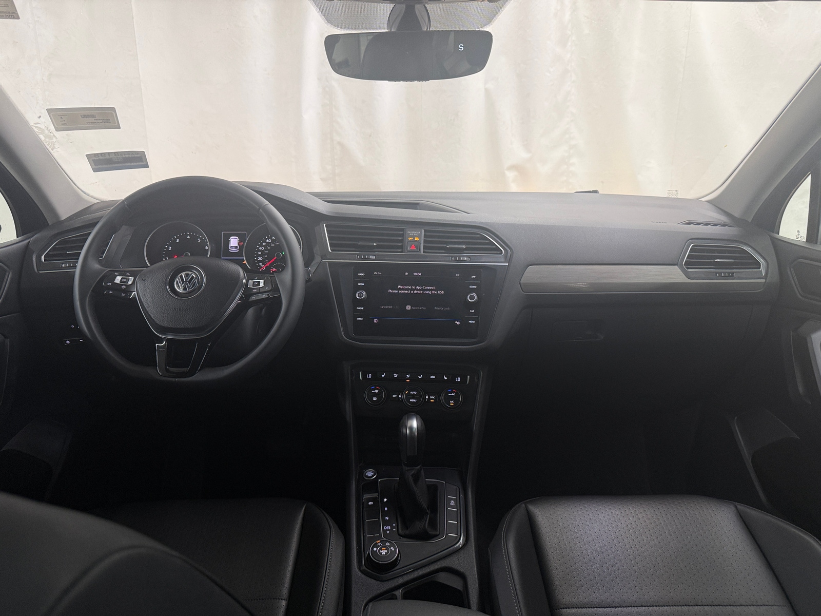 Thumbnail: 2020 Volkswagen Tiguan - 2