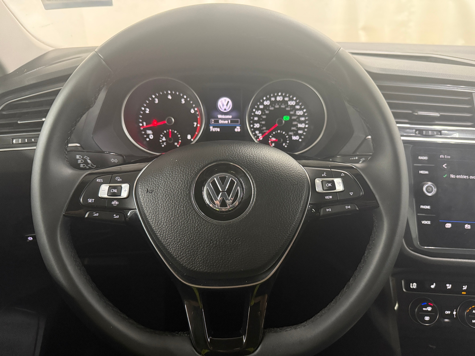 Thumbnail: 2020 Volkswagen Tiguan - 4
