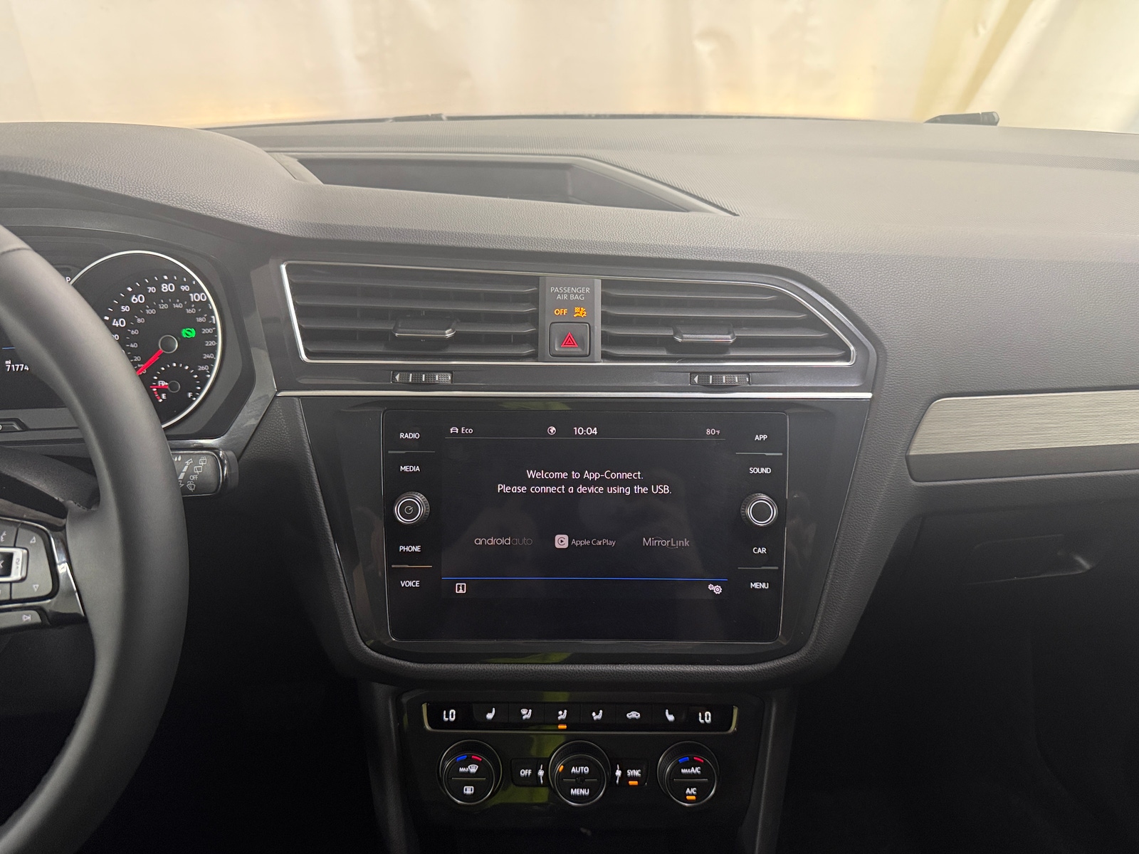 Thumbnail: 2020 Volkswagen Tiguan - 3