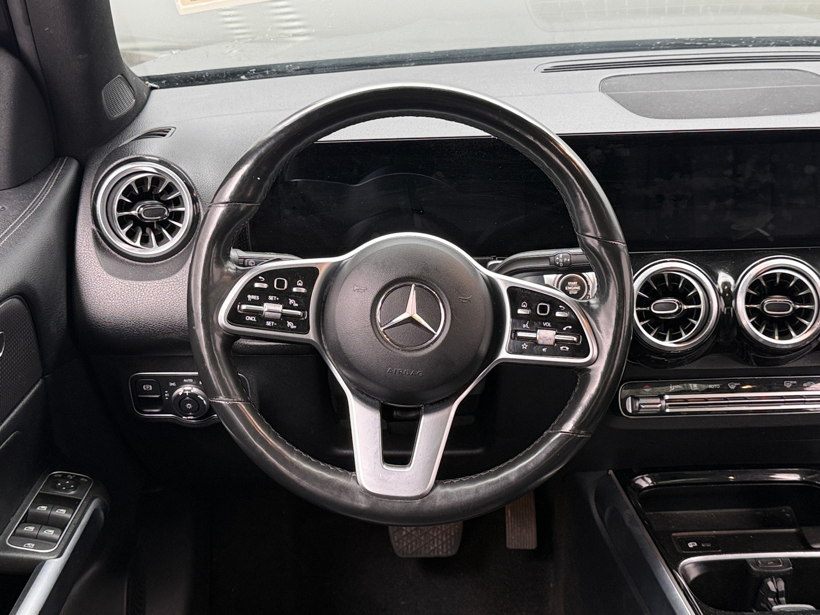 Thumbnail: 2022 Mercedes-Benz GLB - 4