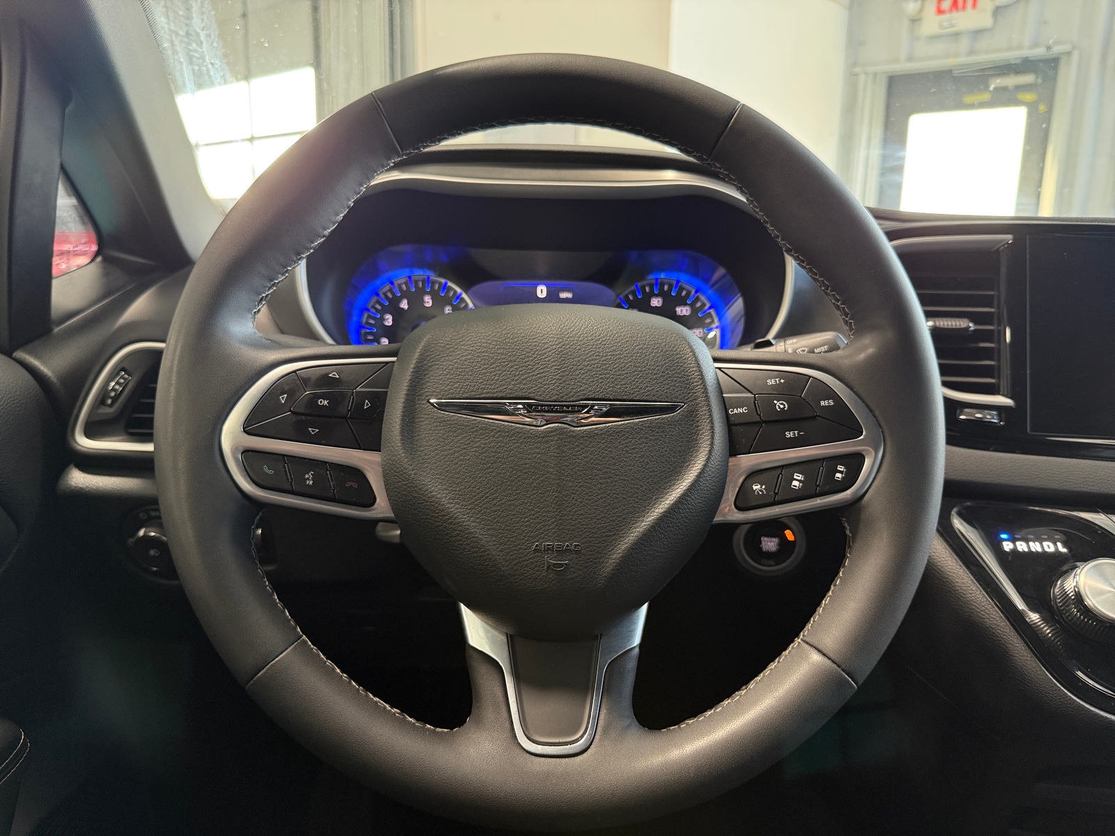 Thumbnail: 2025 Chrysler Pacifica - 4