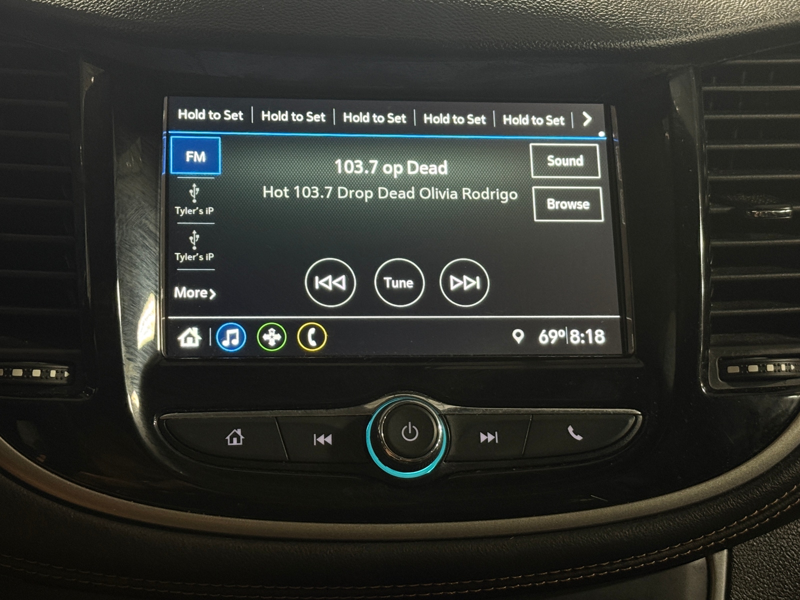 Thumbnail: 2019 Chevrolet Trax - 3