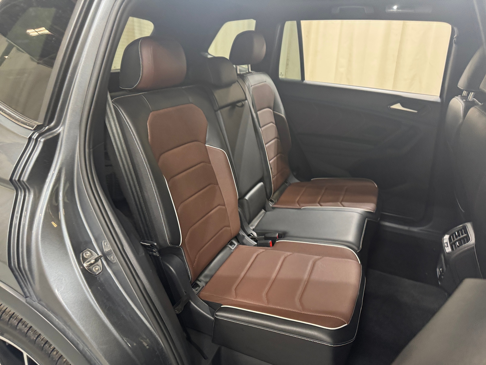Thumbnail: 2022 Volkswagen Tiguan - 5