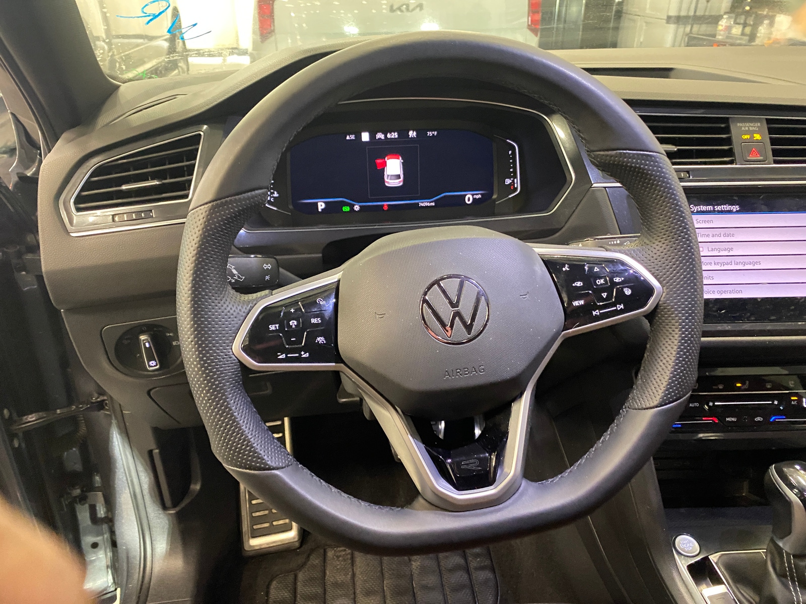 Thumbnail: 2022 Volkswagen Tiguan - 4