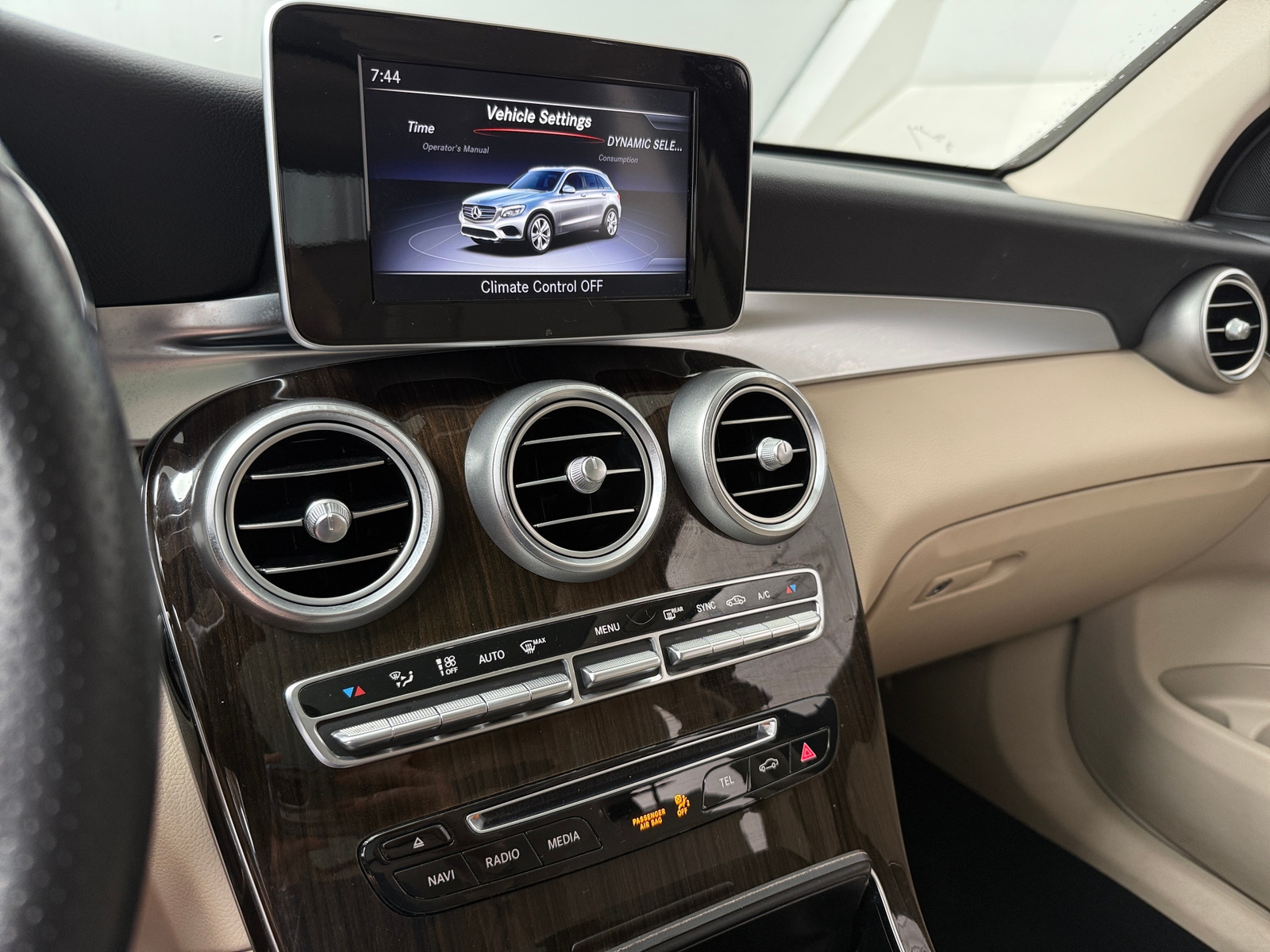 Thumbnail: 2018 Mercedes-Benz GLC - 3