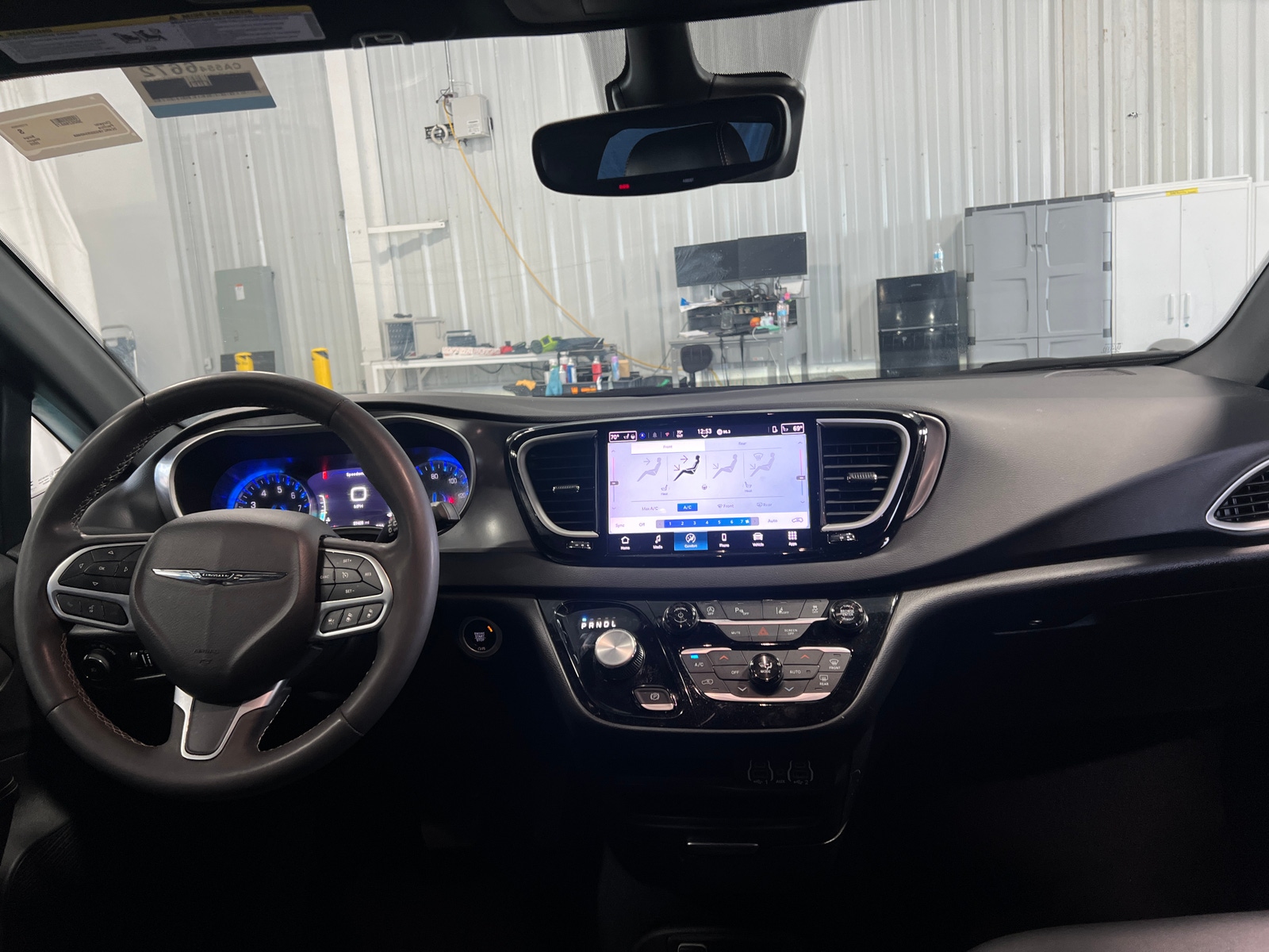 Thumbnail: 2025 Chrysler Pacifica - 2