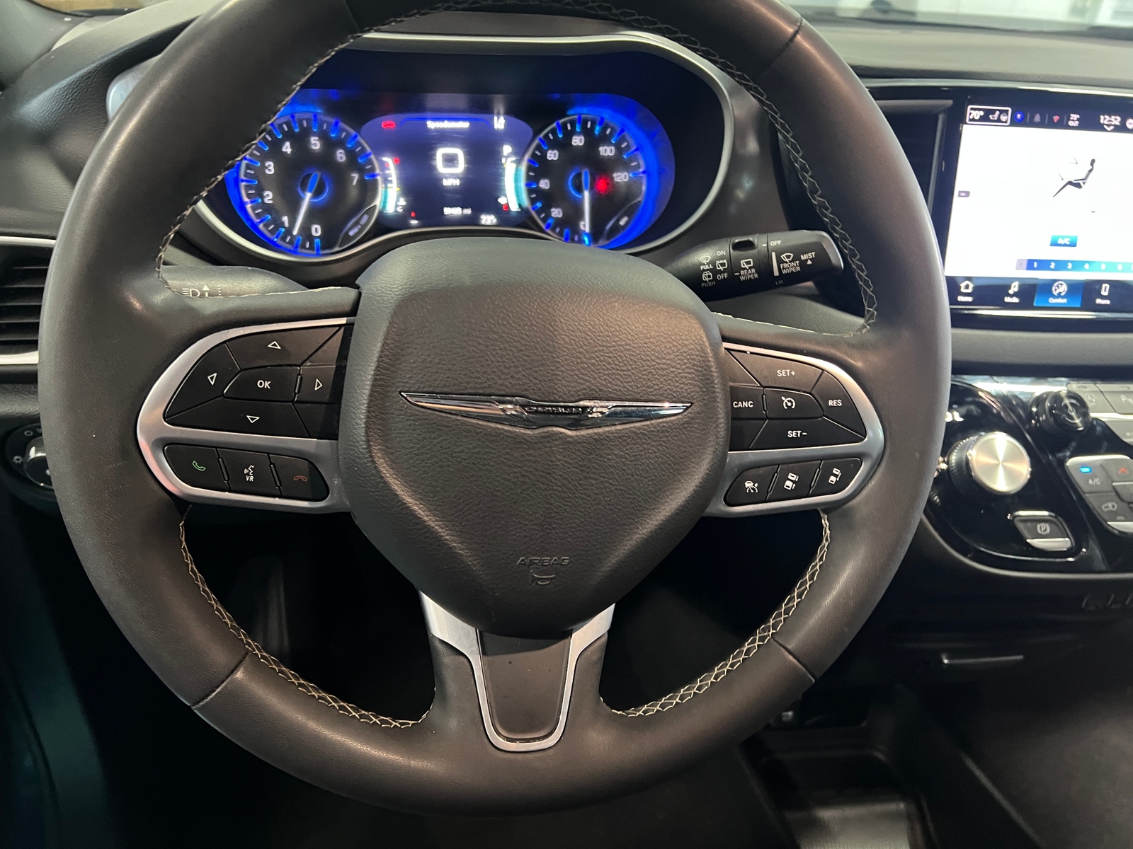 Thumbnail: 2025 Chrysler Pacifica - 4