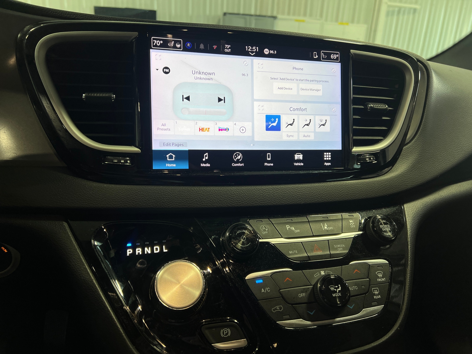 Thumbnail: 2025 Chrysler Pacifica - 3