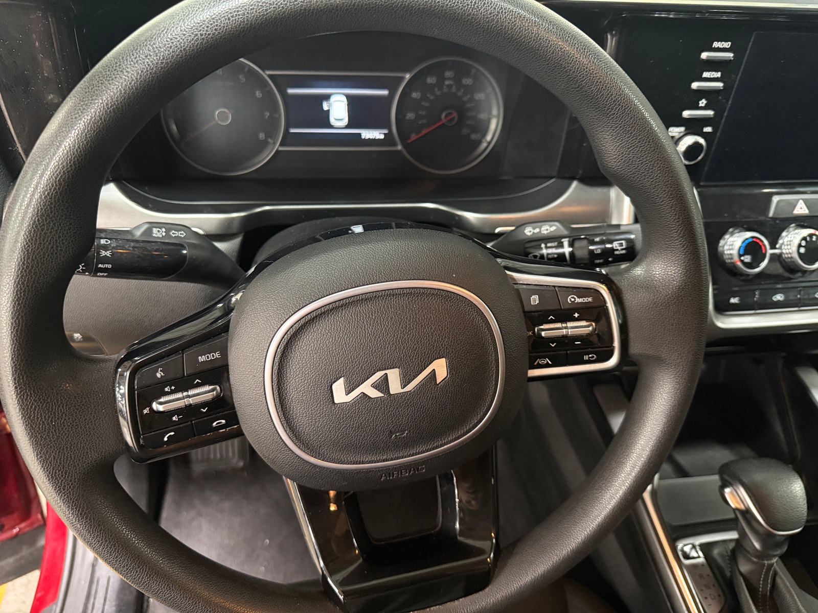 Thumbnail: 2023 Kia Sorento - 5