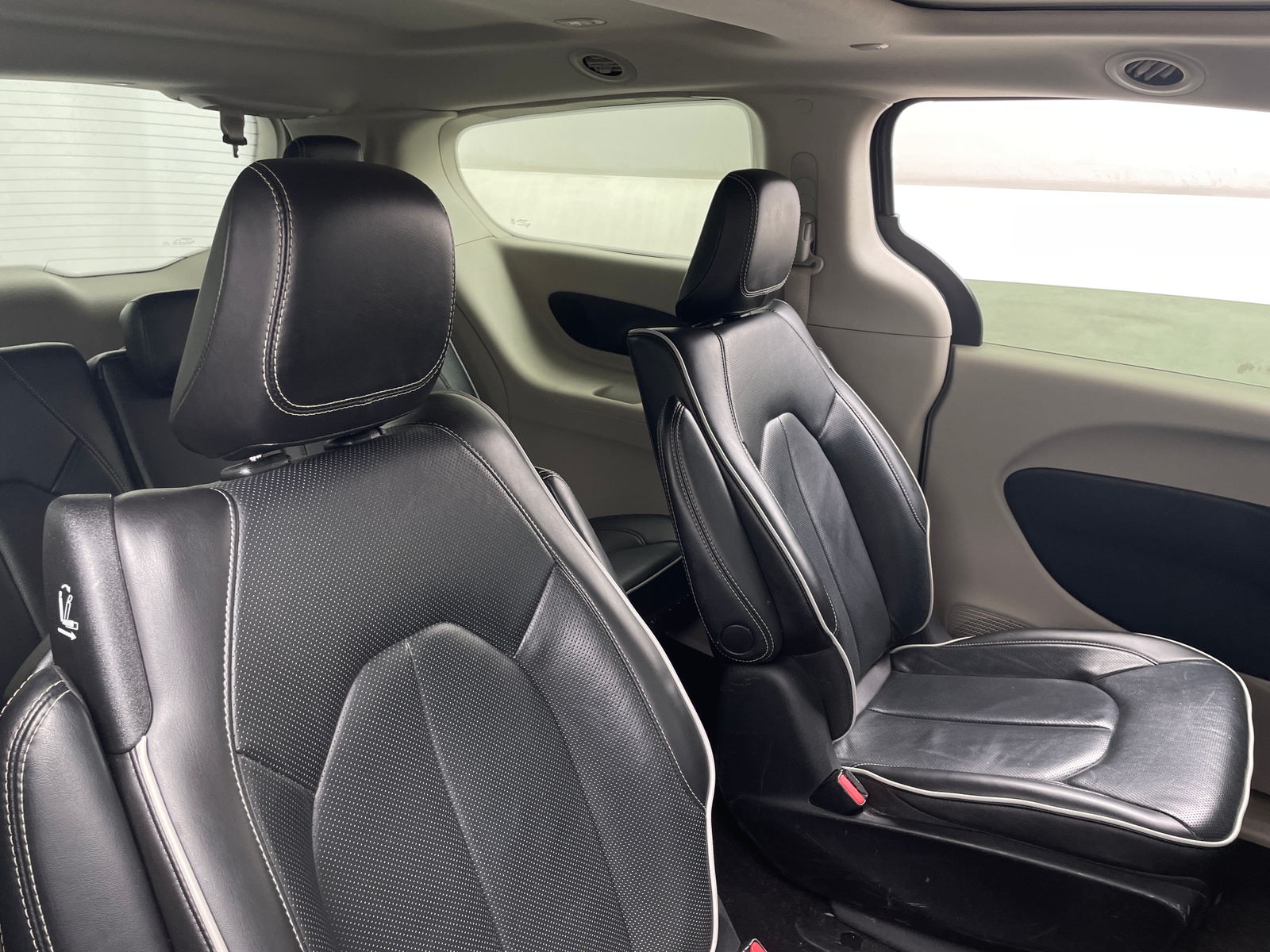 Thumbnail: 2023 Chrysler Pacifica - 5
