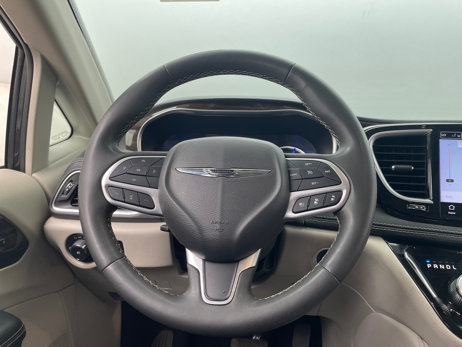 Thumbnail: 2023 Chrysler Pacifica - 4