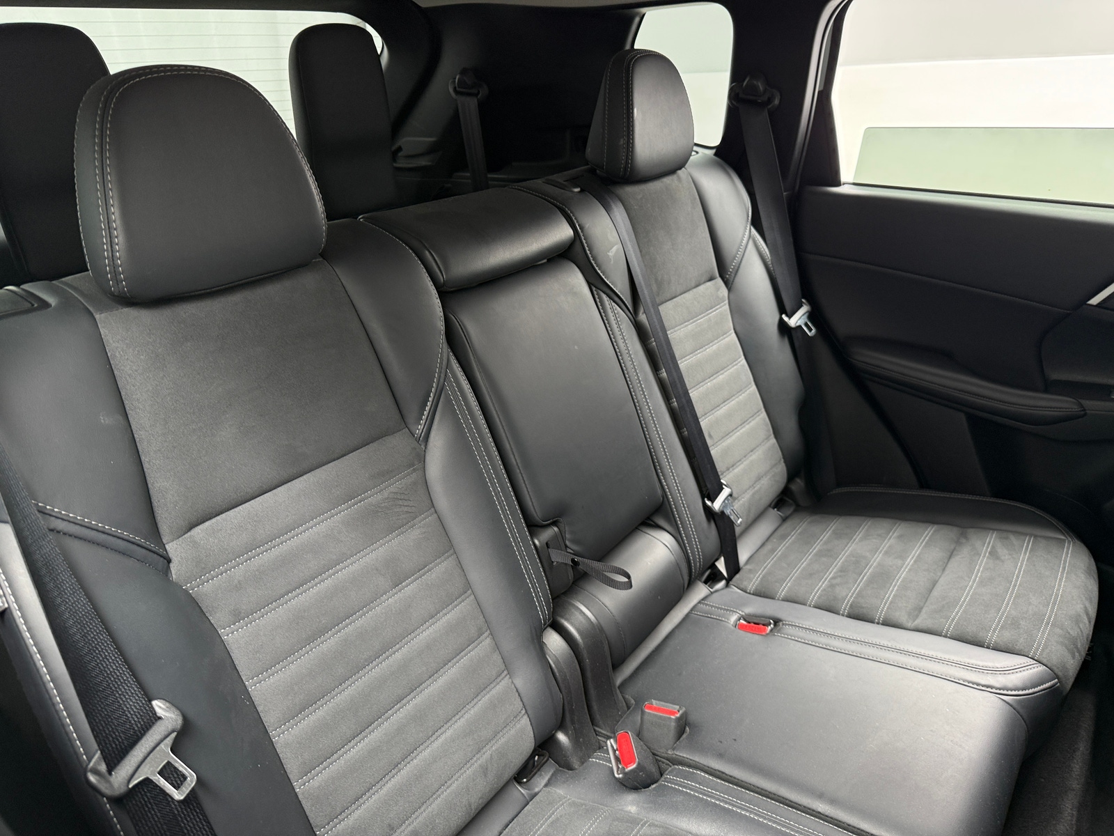 Thumbnail: 2024 Mitsubishi Outlander - 5