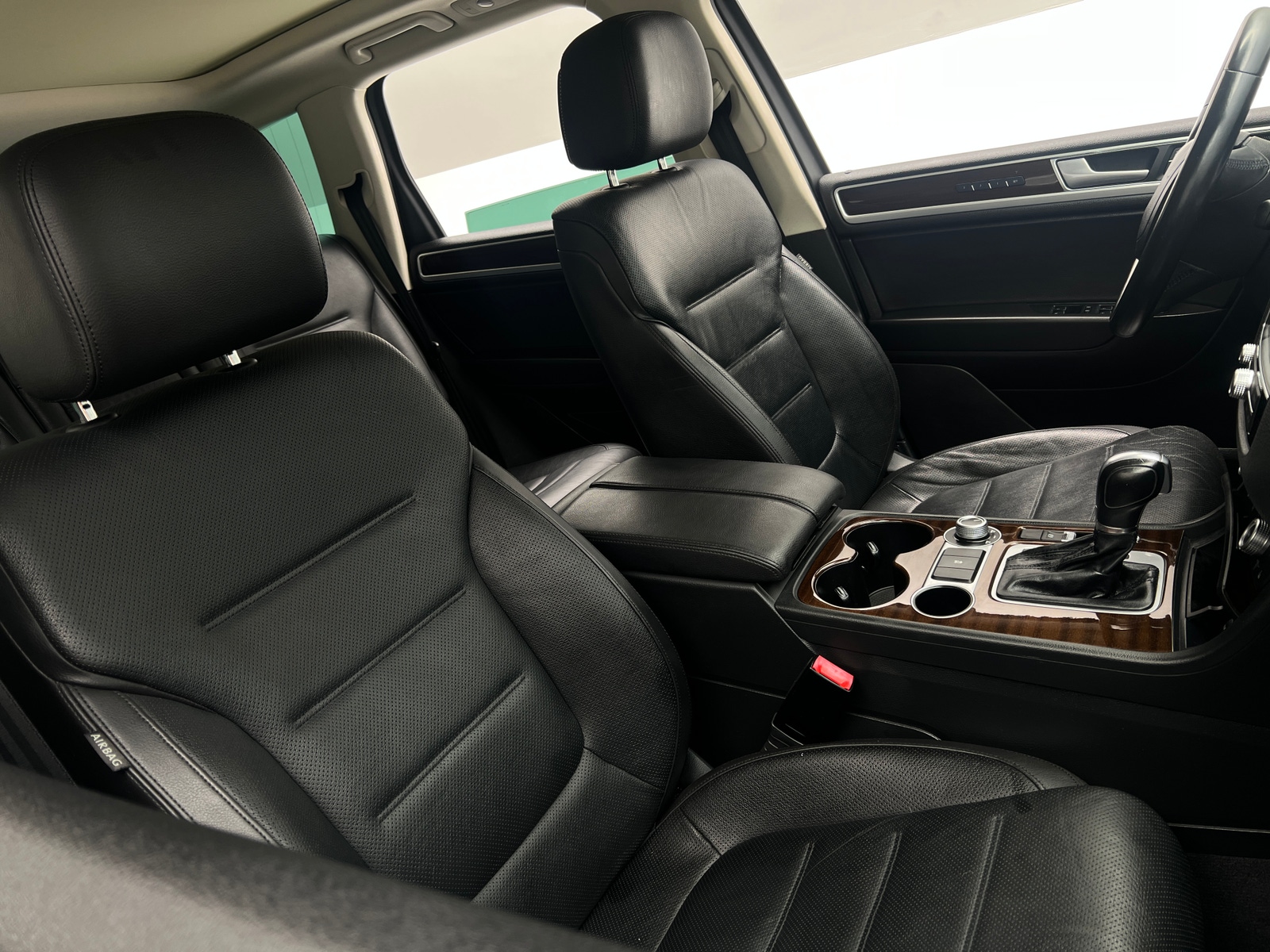 Thumbnail: 2016 Volkswagen Touareg - 2