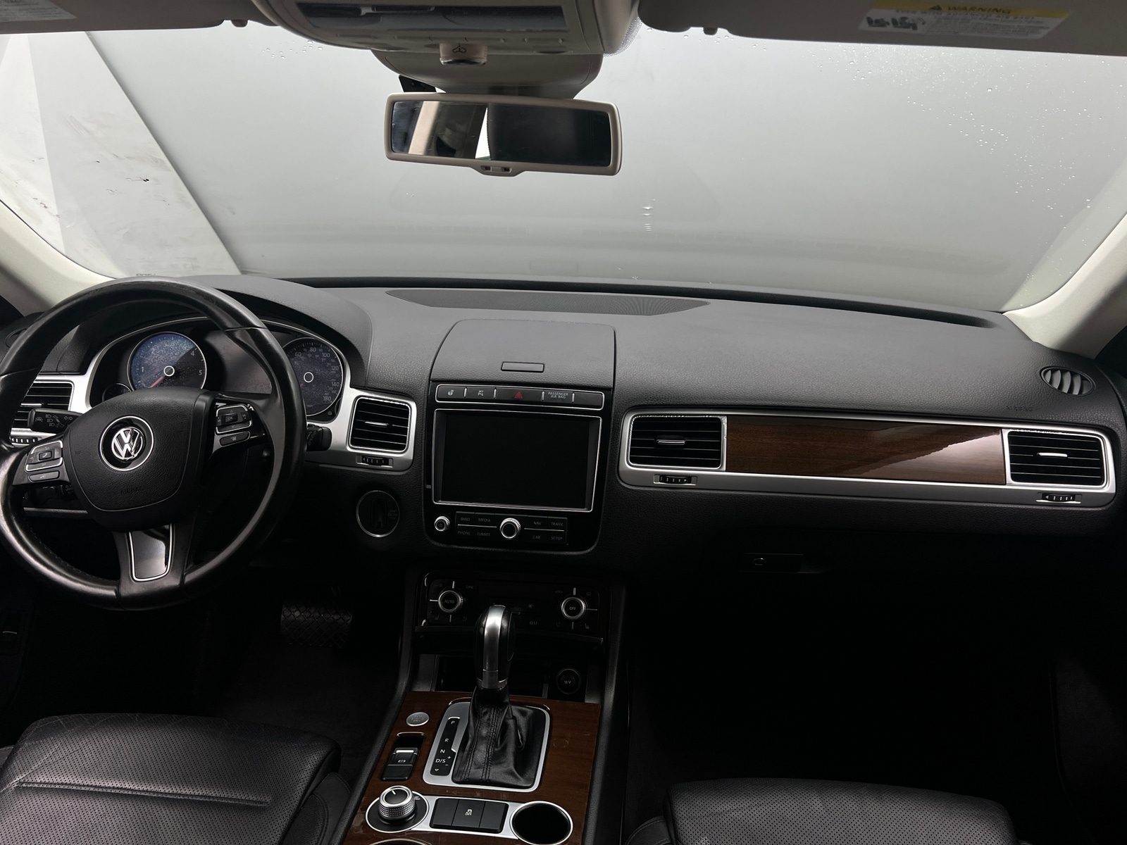 Thumbnail: 2016 Volkswagen Touareg - 3