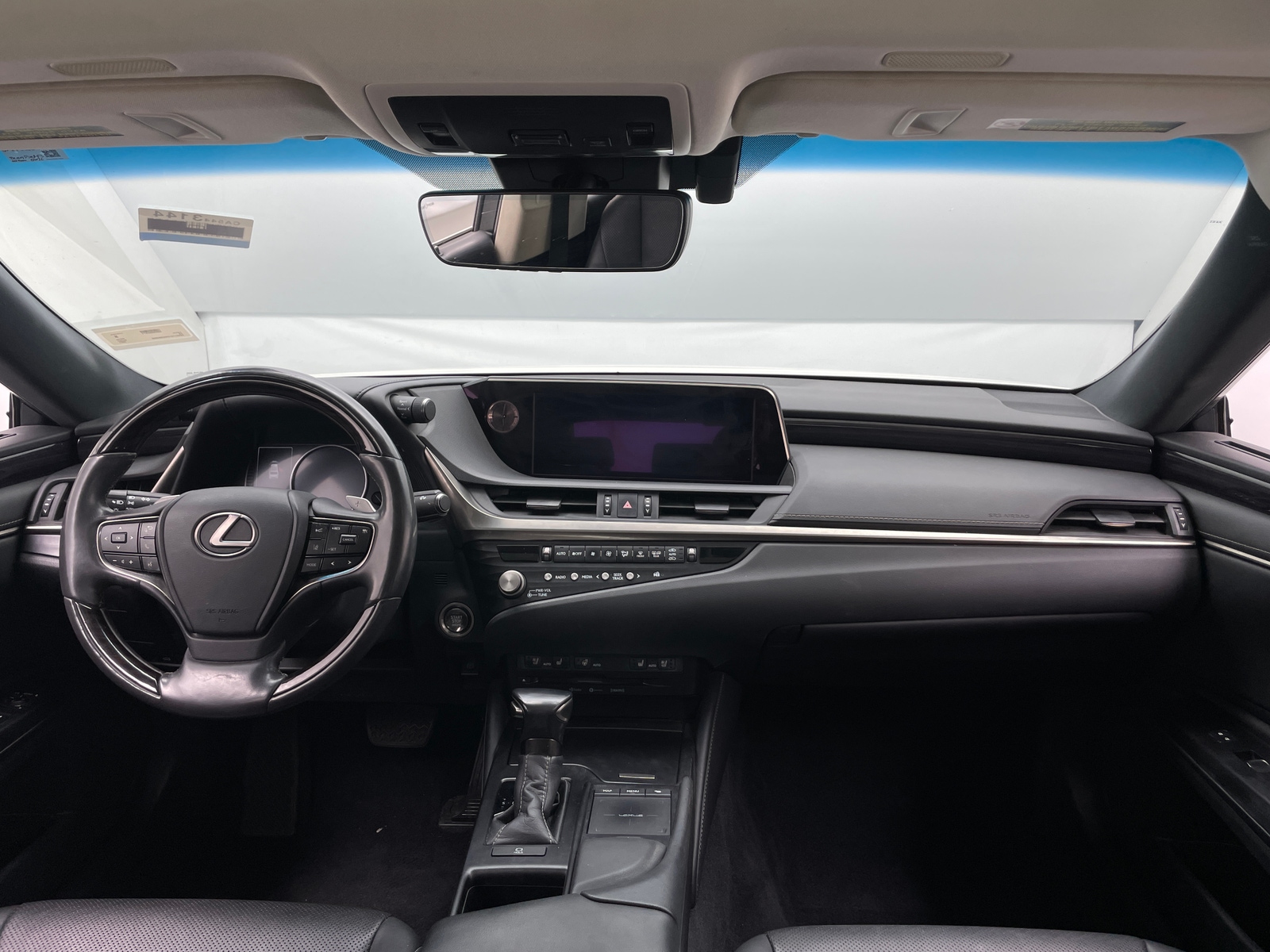 Thumbnail: 2021 Lexus ES - 2