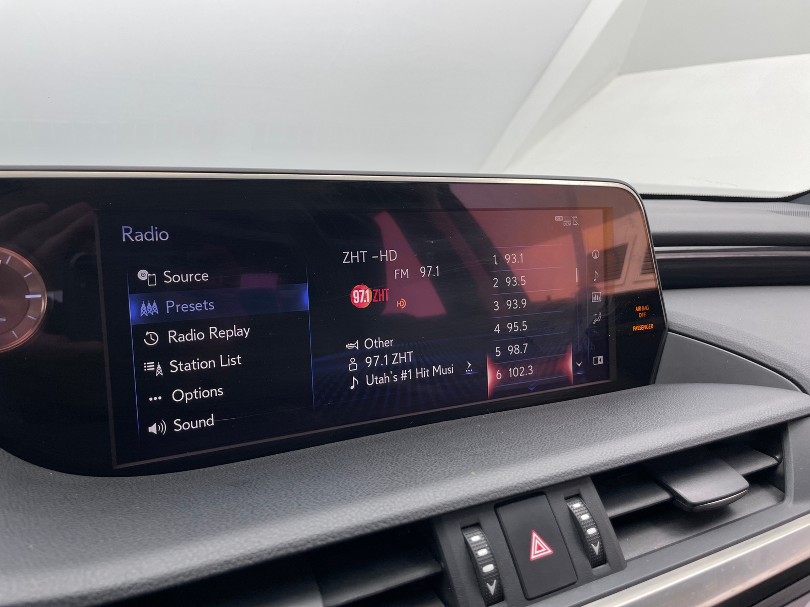 Thumbnail: 2021 Lexus ES - 3