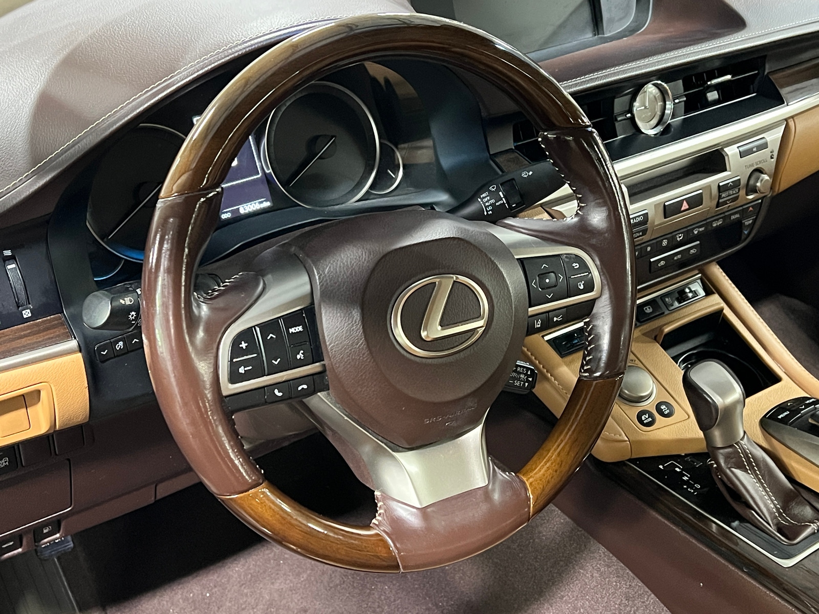 Thumbnail: 2016 Lexus ES - 4