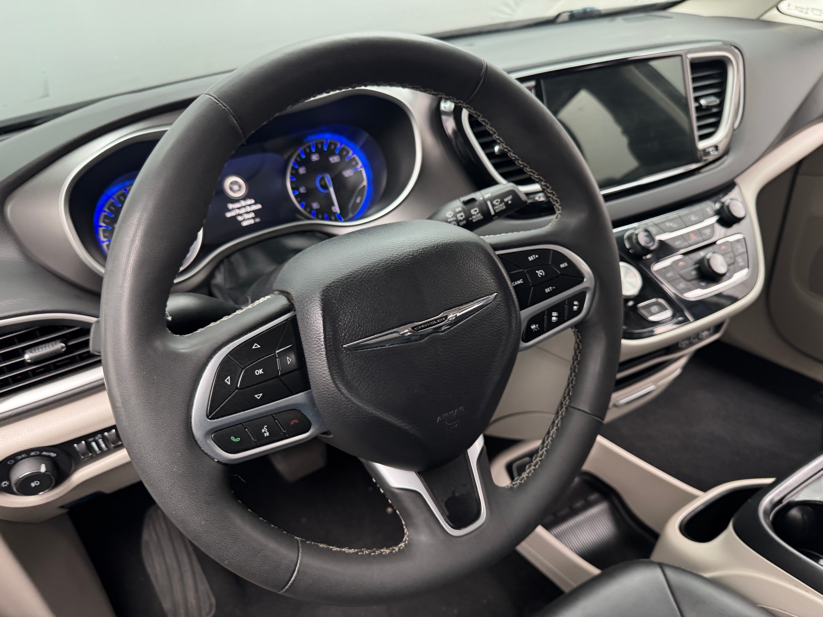 Thumbnail: 2024 Chrysler Pacifica - 4