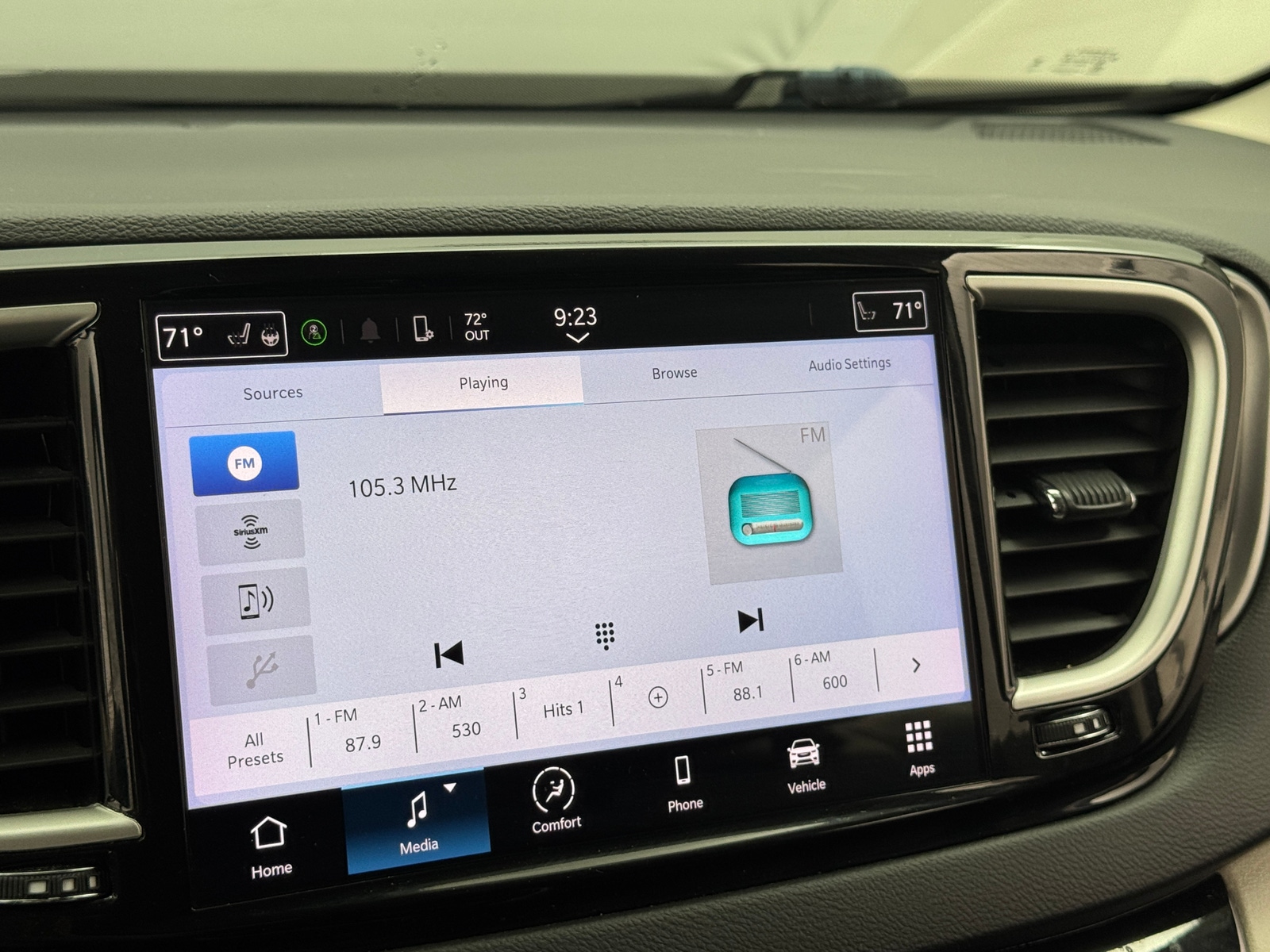 Thumbnail: 2024 Chrysler Pacifica - 3