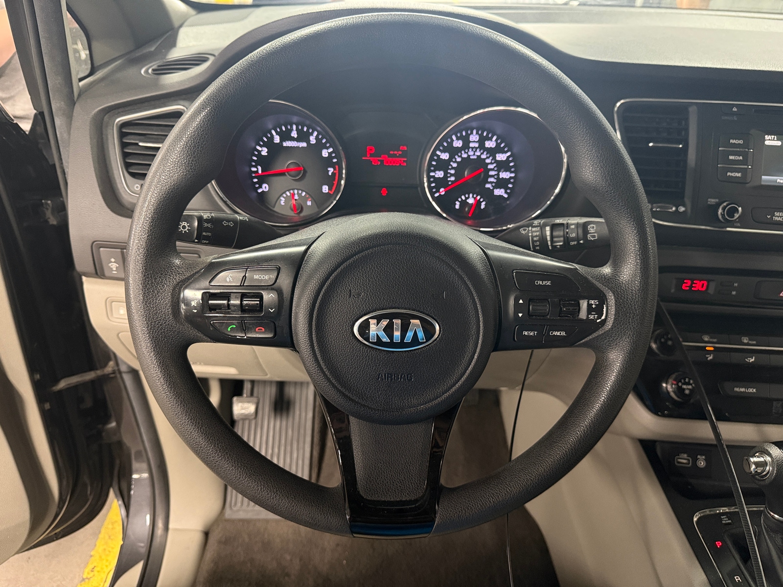 Thumbnail: 2017 Kia Sedona - 5