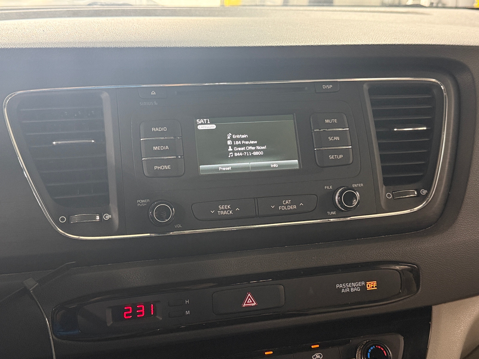 Thumbnail: 2017 Kia Sedona - 4