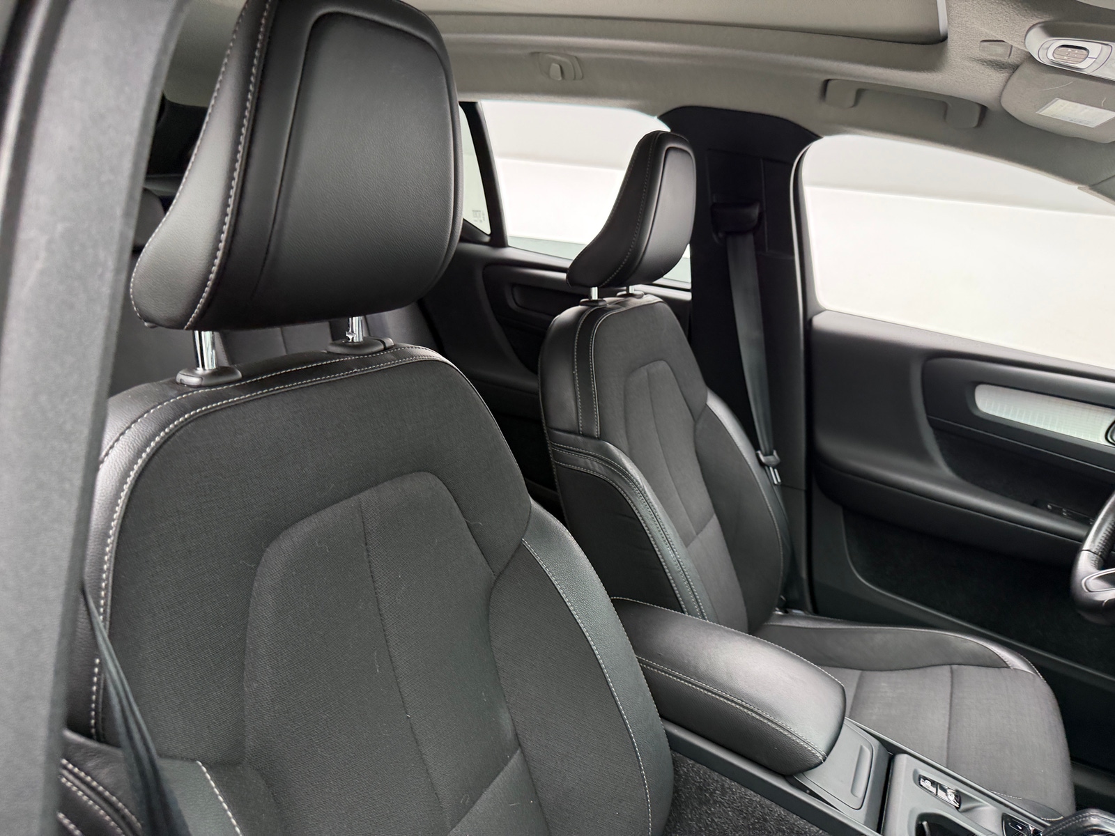 Thumbnail: 2020 Volvo XC40 - 2