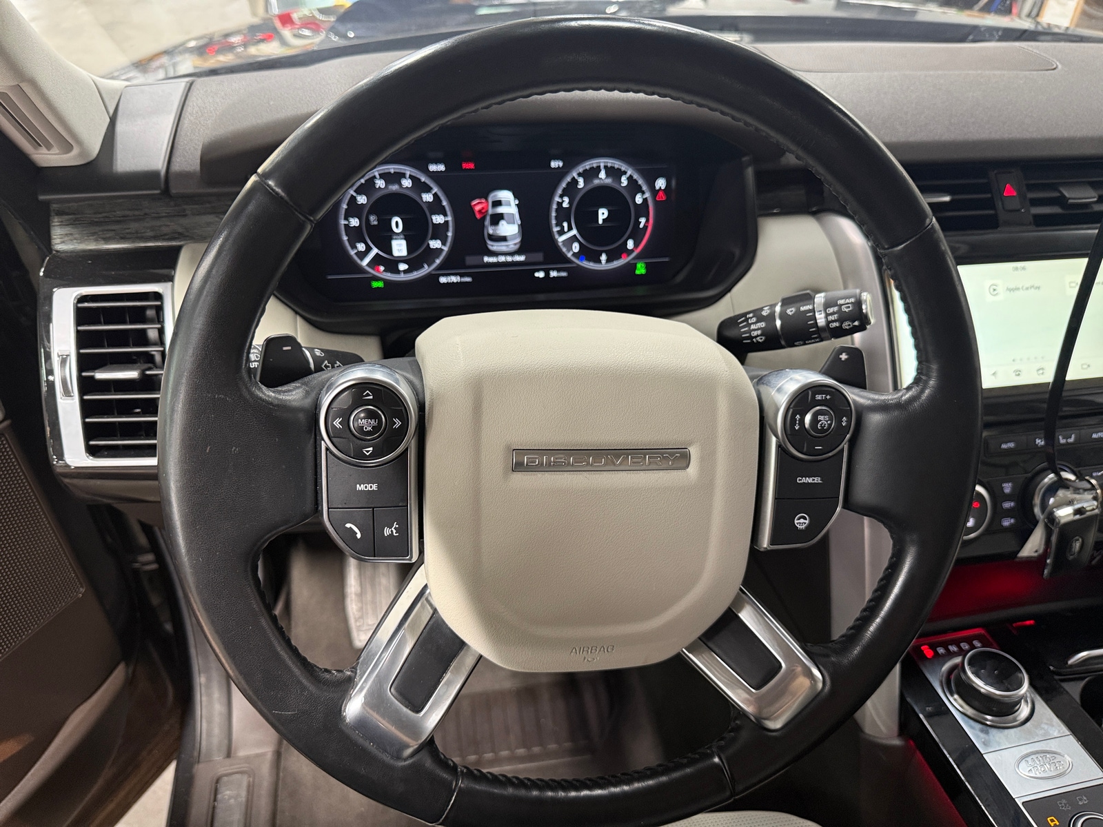 Thumbnail: 2018 Land Rover Discovery - 4