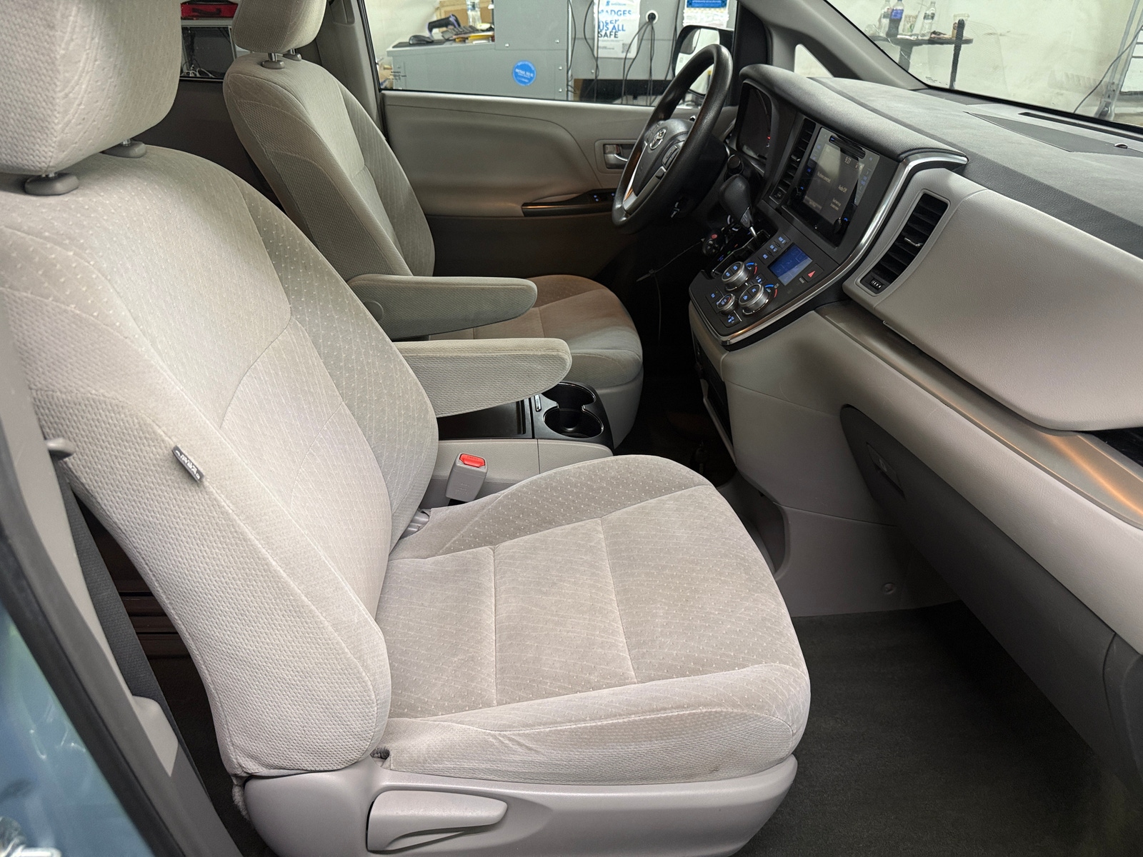 Thumbnail: 2017 Toyota Sienna - 2