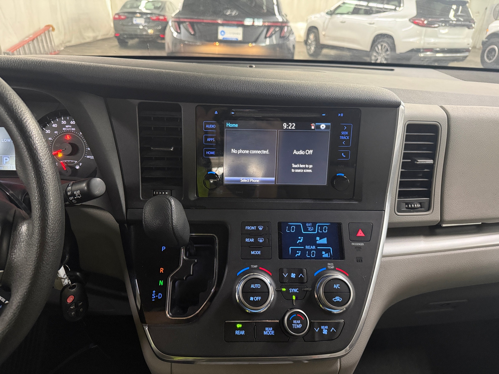 Thumbnail: 2017 Toyota Sienna - 4
