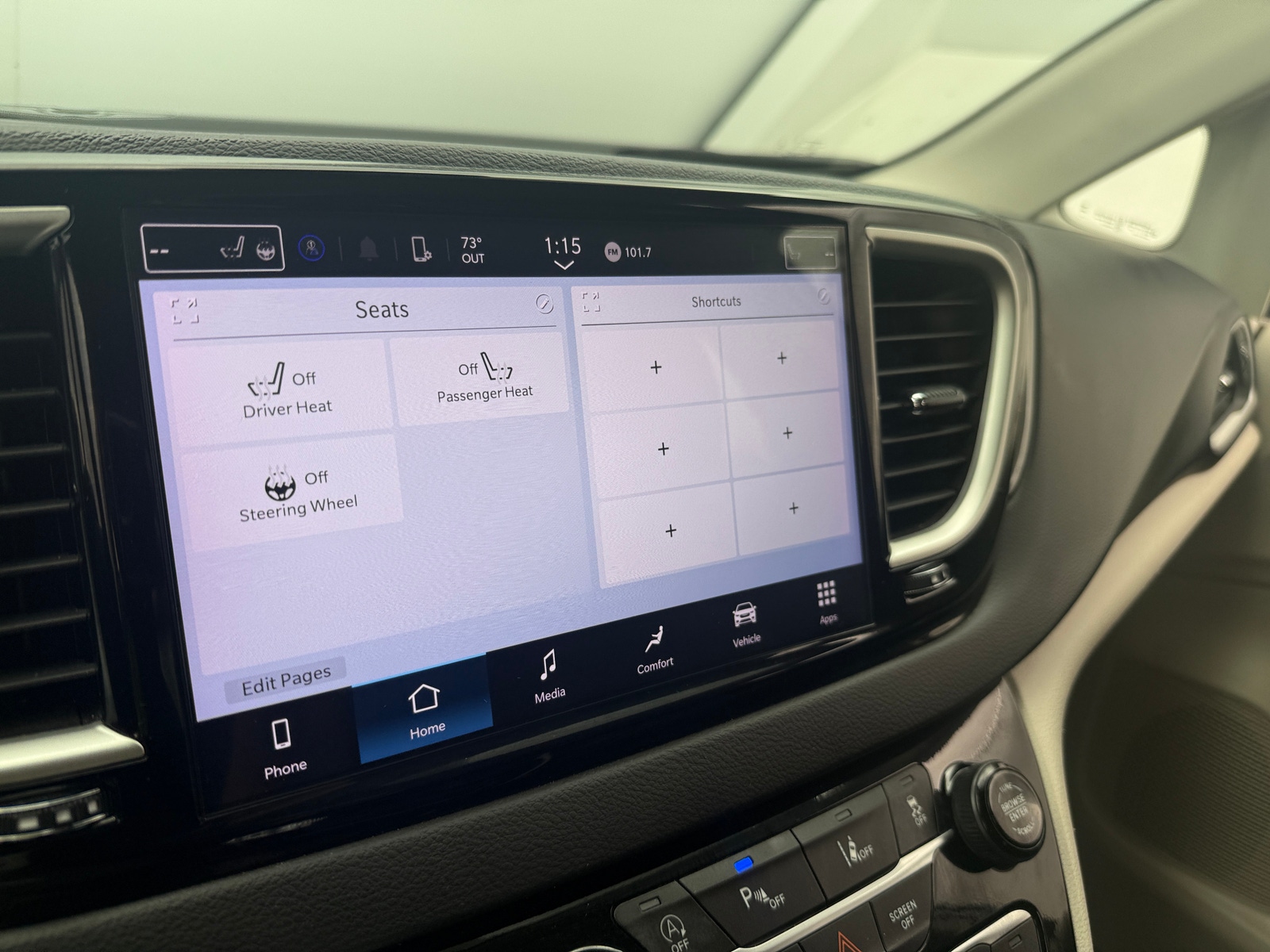 Thumbnail: 2024 Chrysler Pacifica - 3
