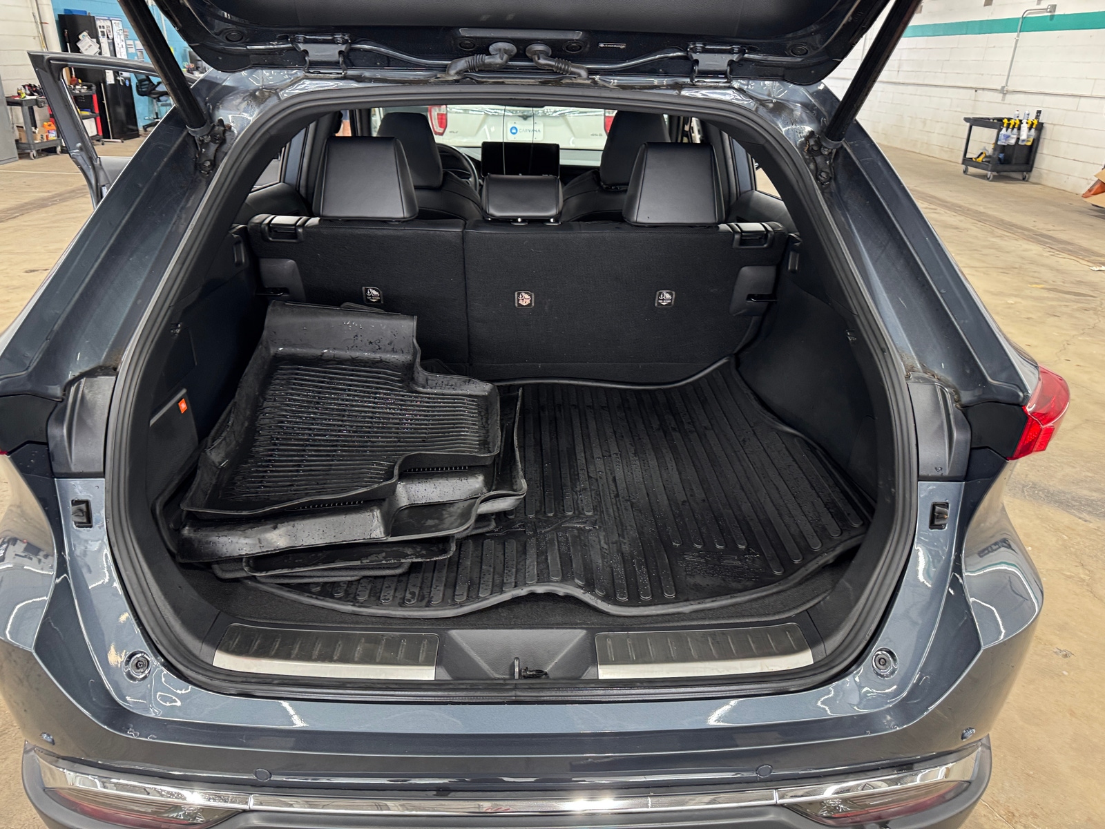 Thumbnail: 2021 Toyota Venza - 6