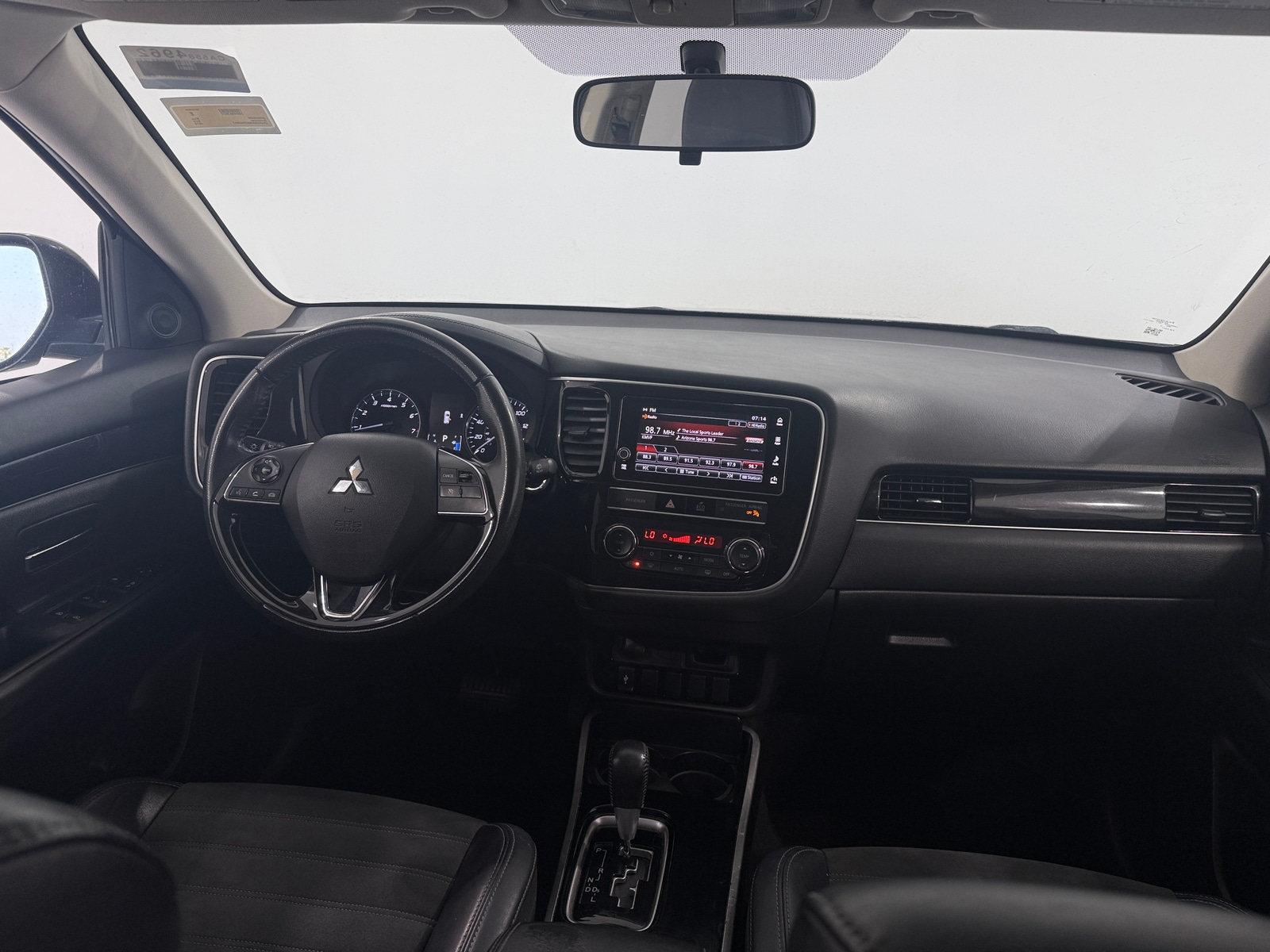 Thumbnail: 2019 Mitsubishi Outlander - 3