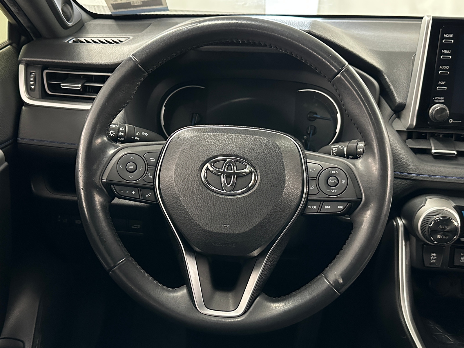 Thumbnail: 2019 Toyota RAV4 - 4