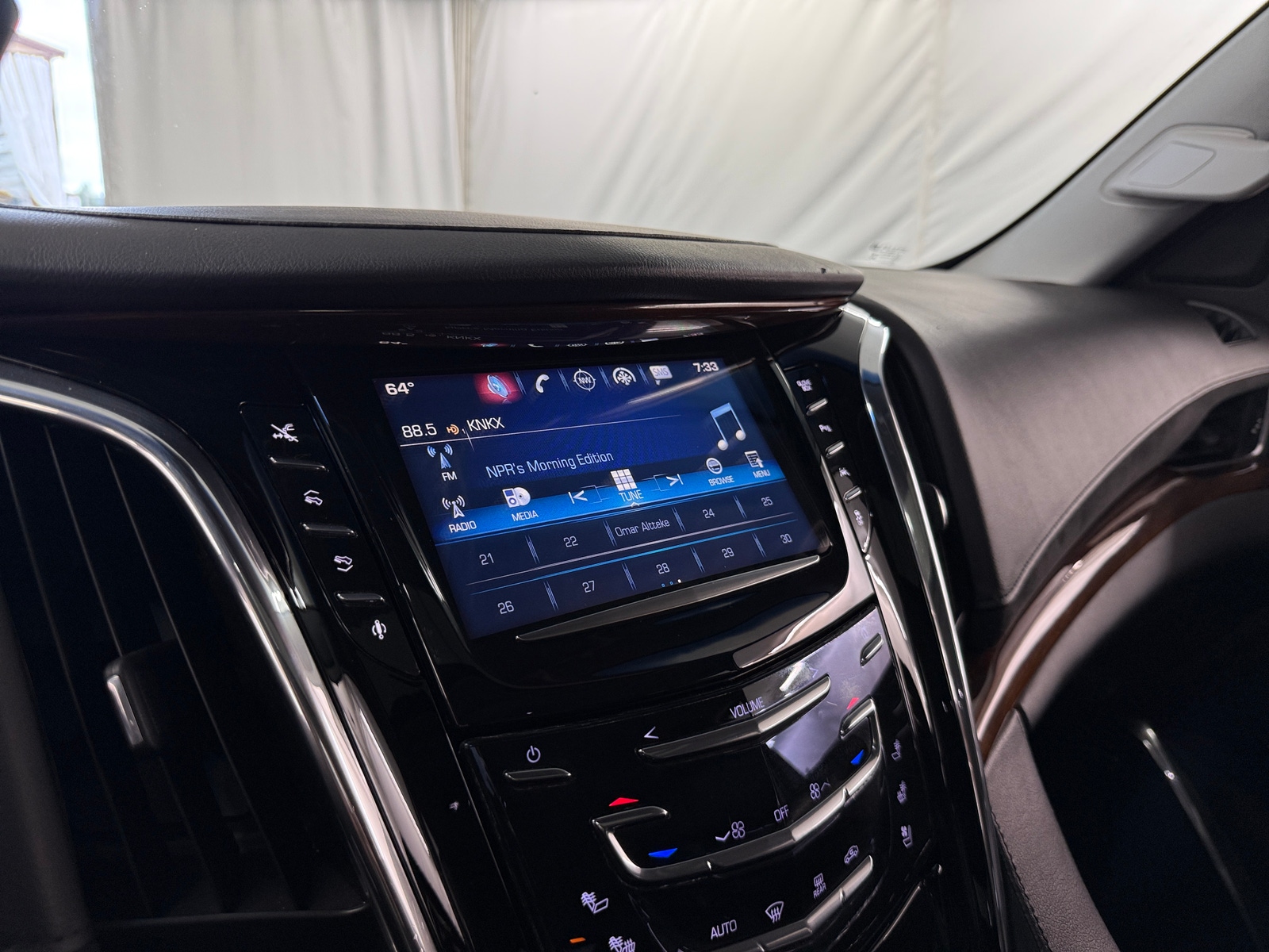 Thumbnail: 2016 Cadillac Escalade - 3